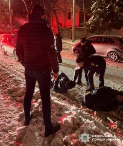 Фото до матеріалу: Біля львівської Ратуші урочисто підняли Військово-Морський прапор