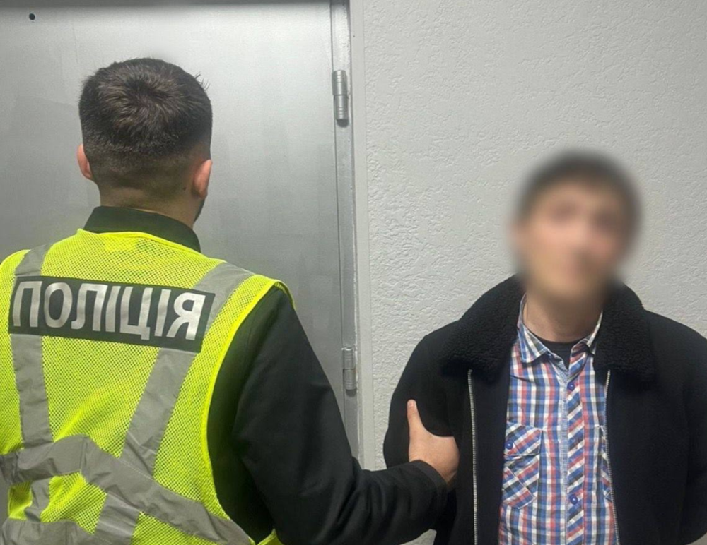 Фото до матеріалу: У Києві затримали злочинця, який застосував хімічну зброю на перехідному