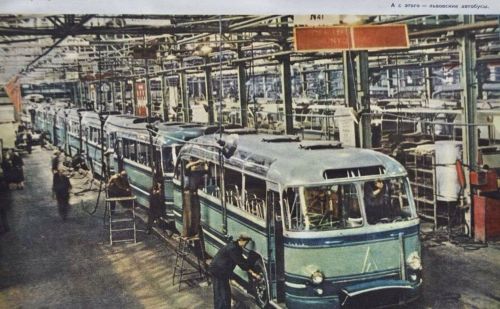 Фото до матеріалу: Руїни легендарного ЛАЗу: чому відновлення заводу неможливе у 2026 році