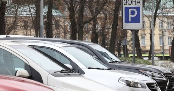 Фото до матеріалу: У центрі Львова з 11 травня відкрилася нова платна парковка на Драгоманова