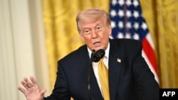 Фото до матеріалу: Трамп відклав підвищення мит на авто з ЄС до 4 липня