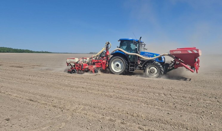 Фото до матеріалу: HarvEast завершив посівну кампанію: 17 тисяч гектарів засіяно за 25 днів