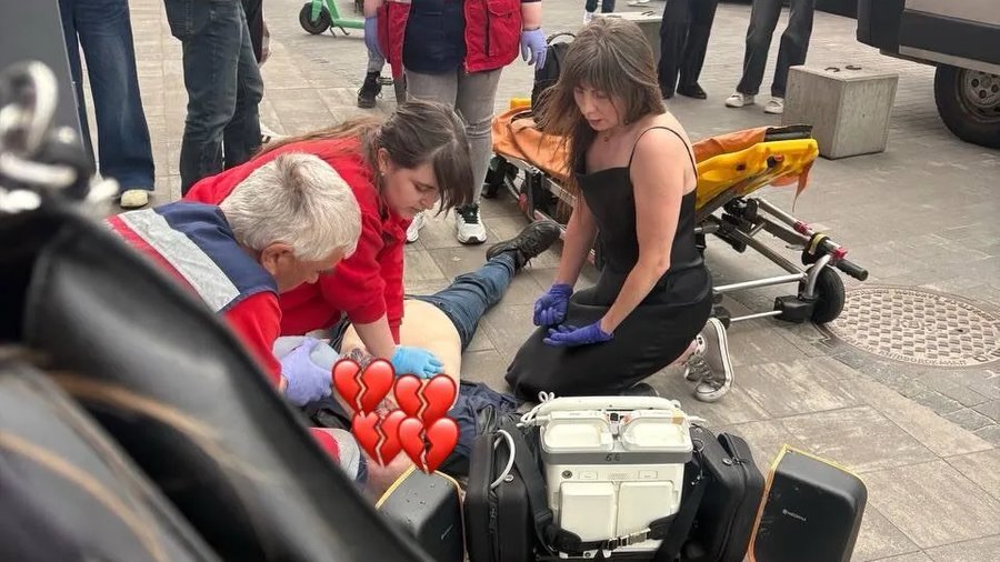 Фото до матеріалу: У Києві посеред вулиці помер чоловік: фото з місця трагедії