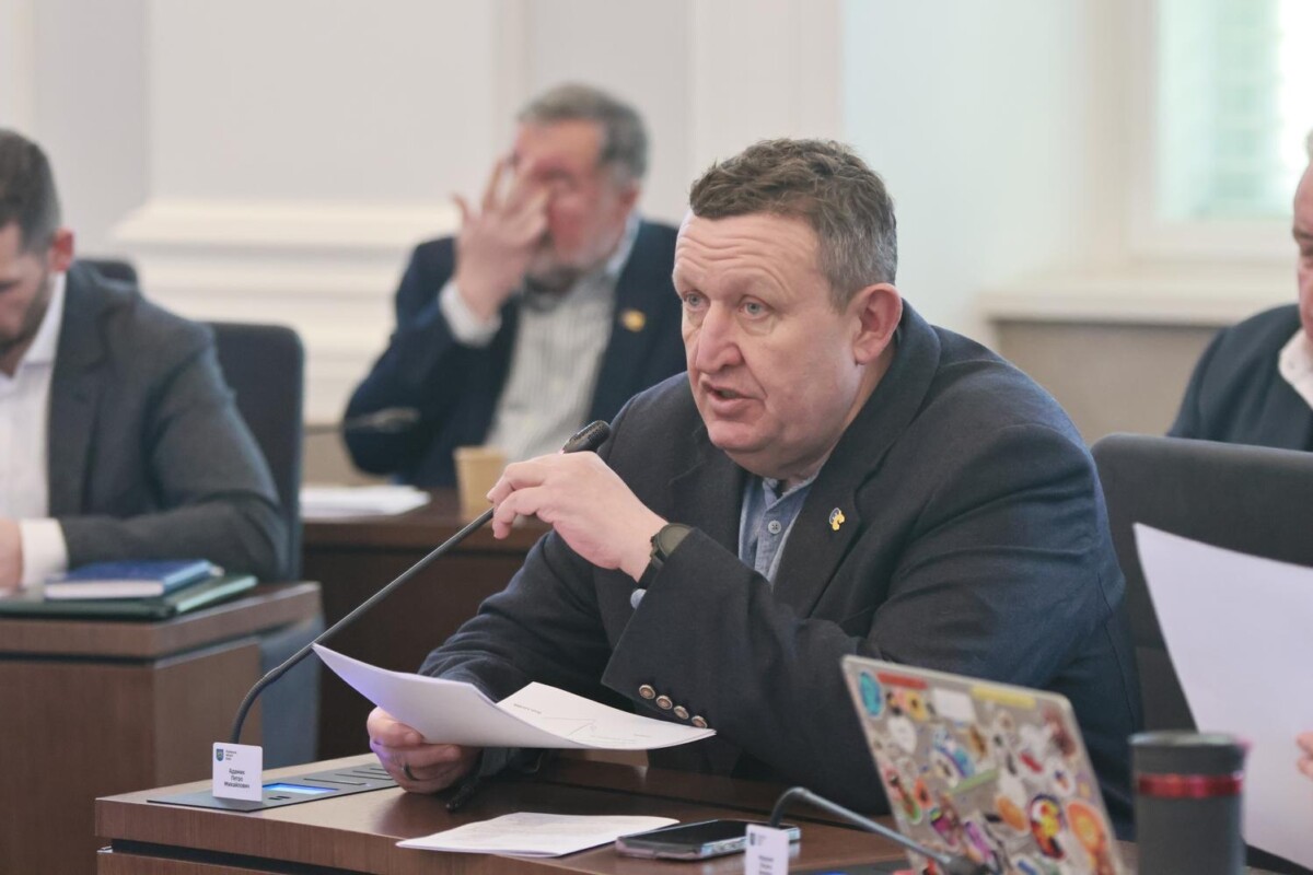 Фото до матеріалу: Садовий наклав вето на будівництво паркінгу на площі Міцкевича: громадськість вимагає пояснень