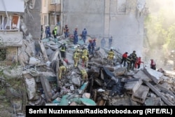 Фото до матеріалу: Київ: День жалоби. Російський удар завдав серйозні збитки житловим будинкам
