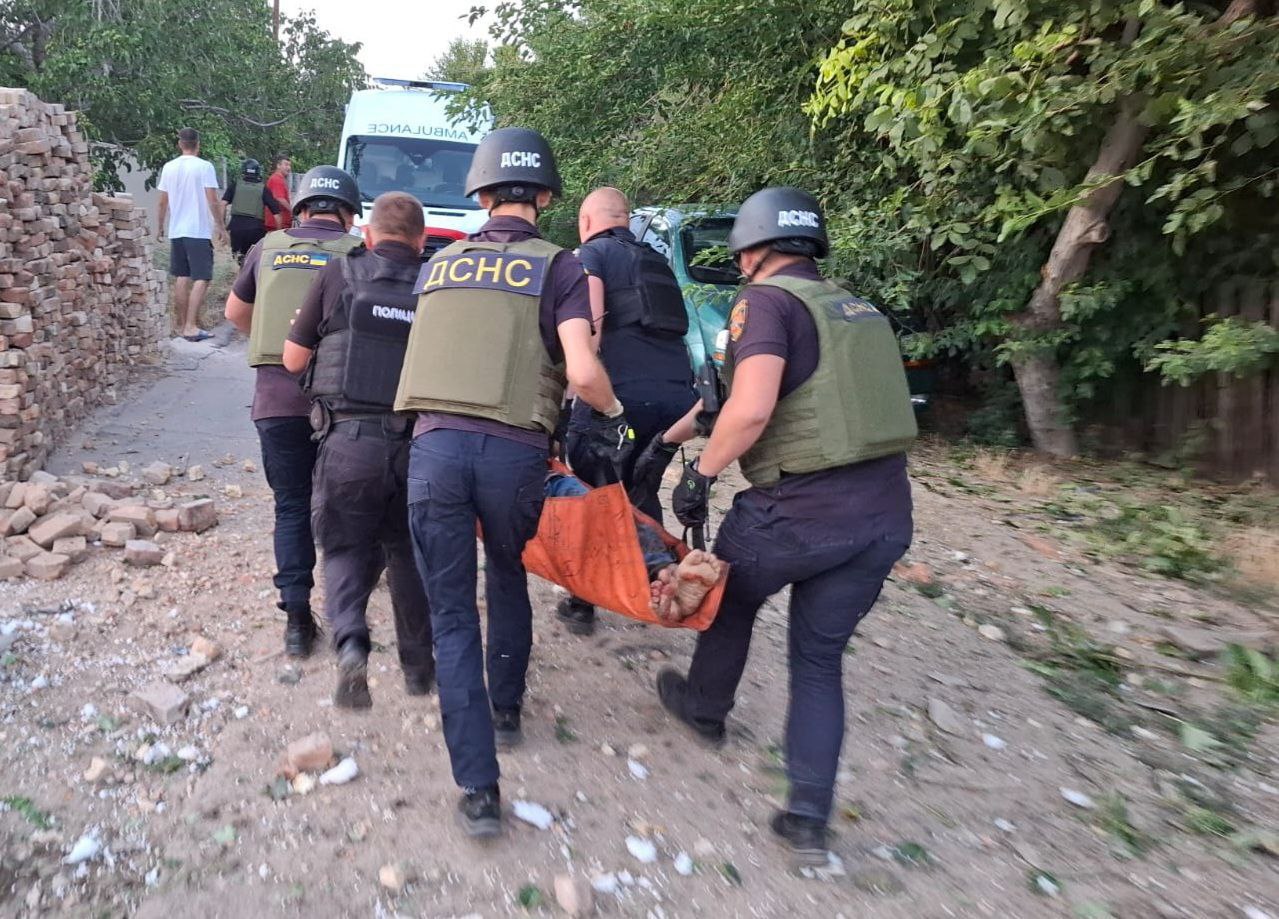 Фото до матеріалу: У Нікополі через артилерійський обстріл загинула жінка, ще шестеро постраждали