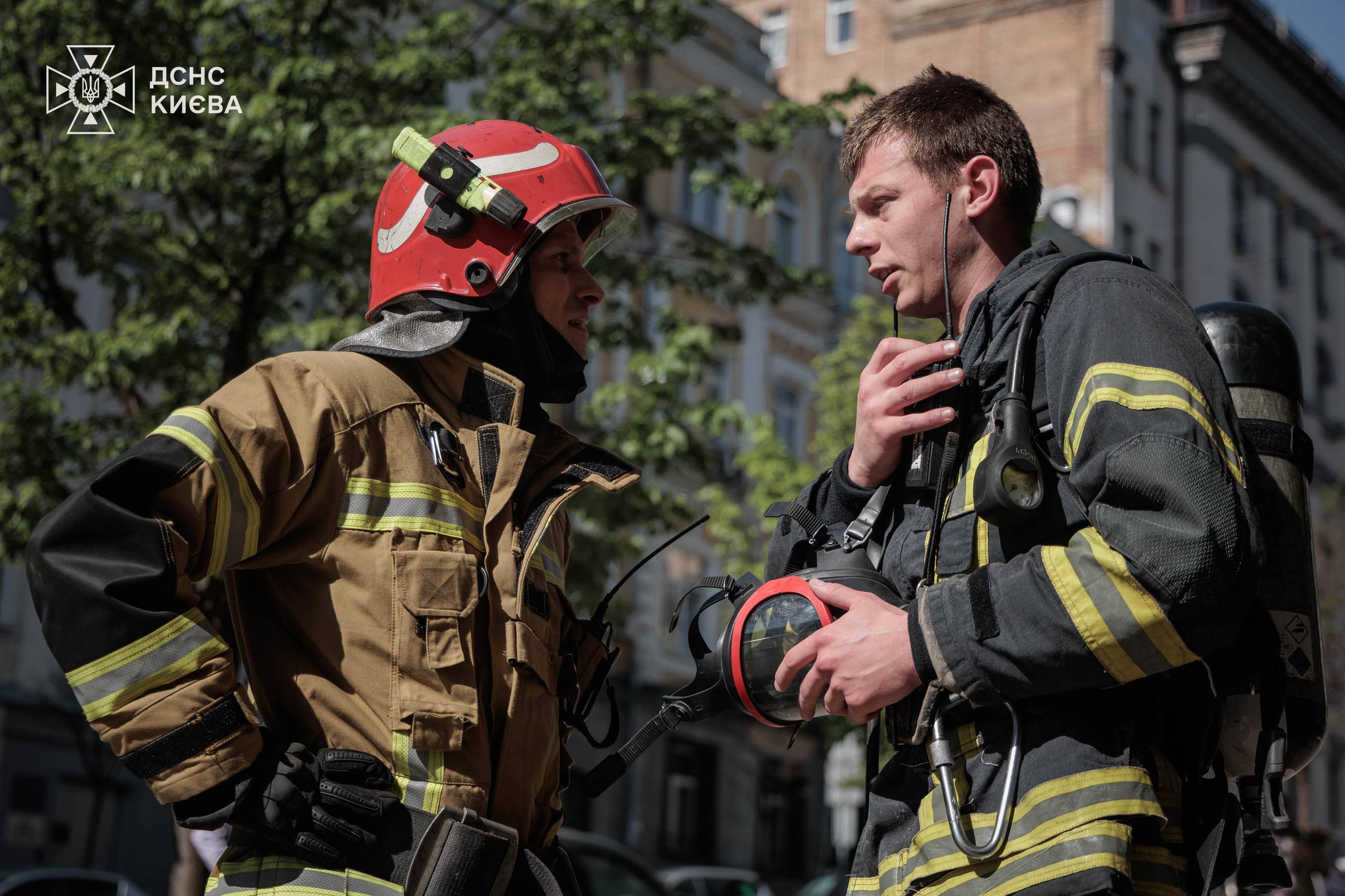 Фото до матеріалу: Пожежа у житловому будинку на Прорізній у Києві: ліквідовано без постраждалих