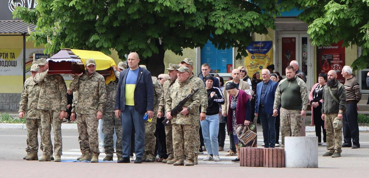 Фото до матеріалу: Новоукраїнці попрощалися з двома загиблими воїнами