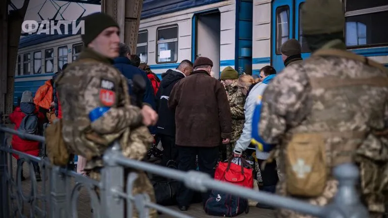 Фото до матеріалу: Безпечна евакуація: кому довіряти, як перевіряти інформацію та що взяти в дорогу
