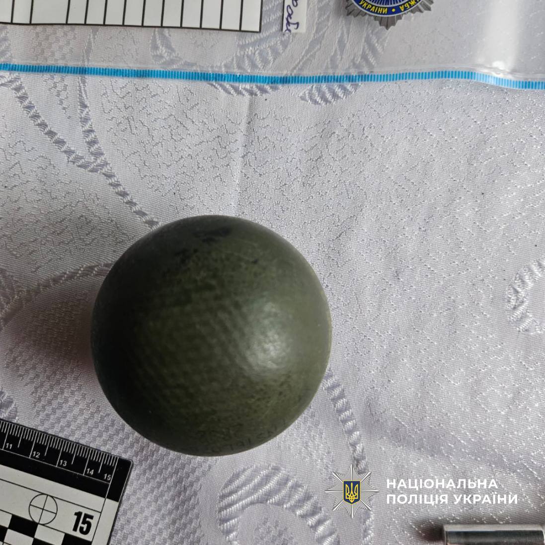 Фото до матеріалу: У Івано-Франківській області за день вилучили у двох чоловіків предмети, схожі на бойові гранати