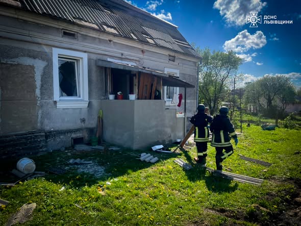 Фото до матеріалу: Російська атака на Львівщині: перші фото з місця вибухів у Жовкві