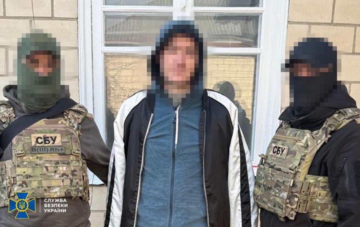 Фото до матеріалу: У Києві затримали дезертира, який організовував підпали військових авто