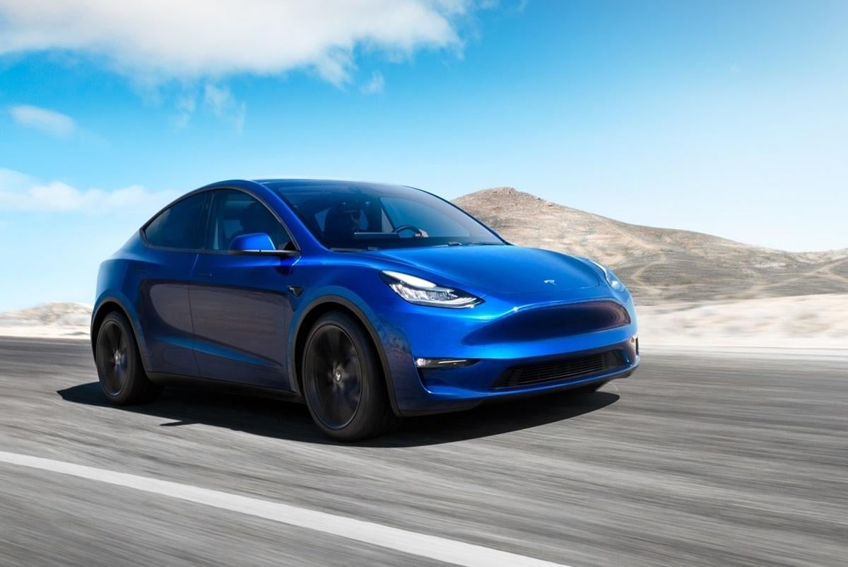 Фото до матеріалу: Tesla дешевшає швидше за звичайні авто: американець показав реальний приклад