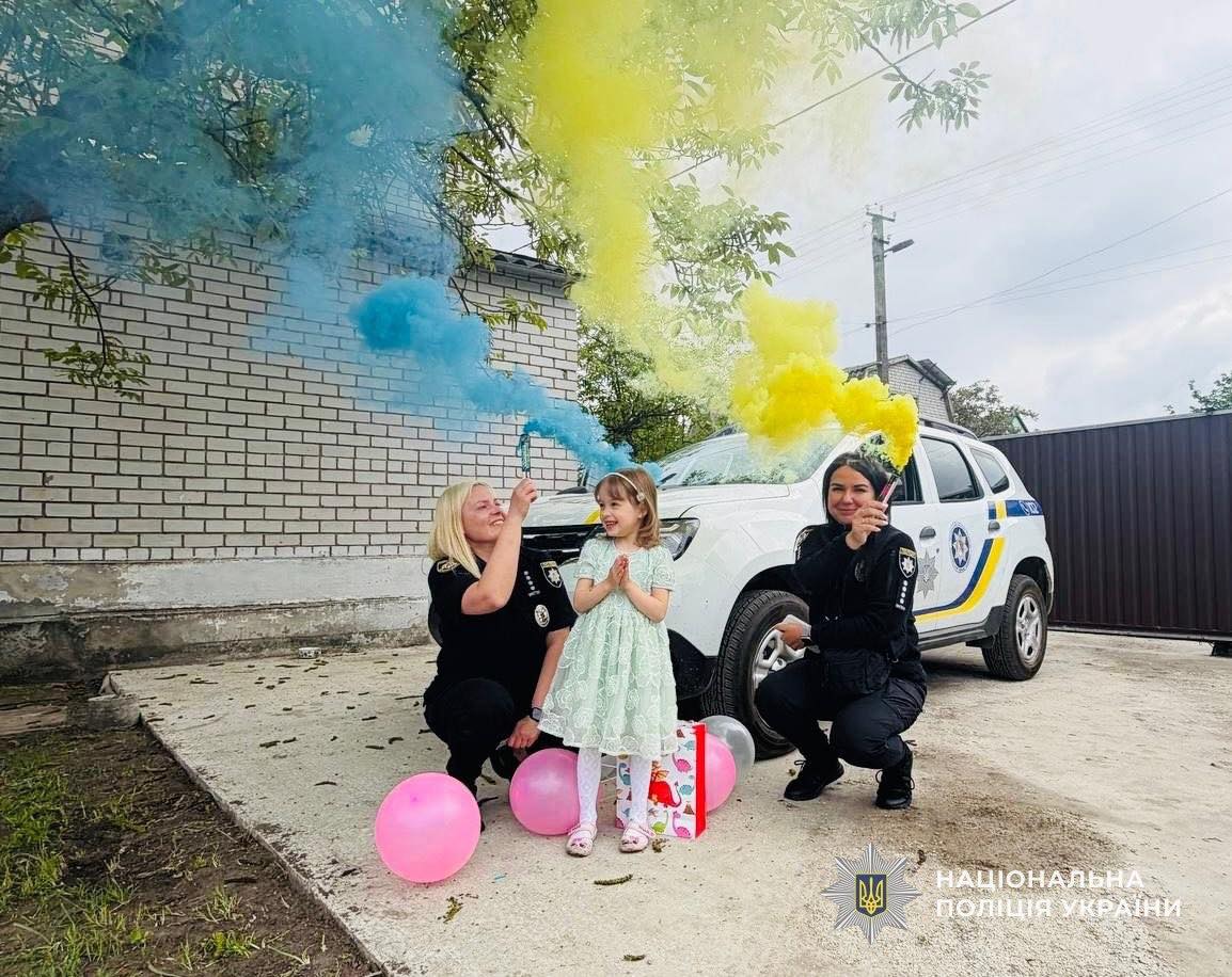 Фото до матеріалу: У Самарі поліцейські здійснили мрію доньки пораненого військовослужбовця
