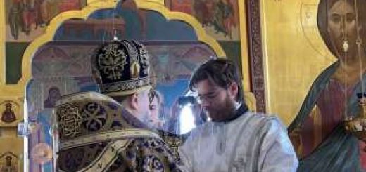 Фото до матеріалу: РқР° РҡСҖРөРјРөРҪРөСҮСҮРёРҪС– РјРҫР»РёСӮРёРјСғСӮСҢСҒСҸ РҙРҫ СҮСғРҙРҫСӮРІРҫСҖСҶСҸ РҗРјС„С–Р»РҫС…С–СҸ РҹРҫСҮР°С—РІСҒСҢРәРҫРіРҫ