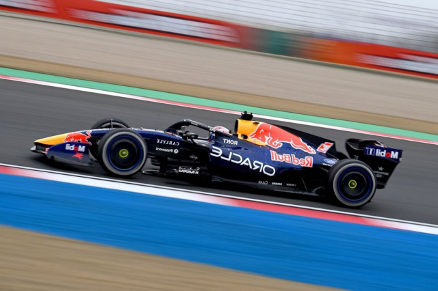 Фото до матеріалу: Лоран Мекіс визначив відставання Red Bull від Mercedes на одному колі