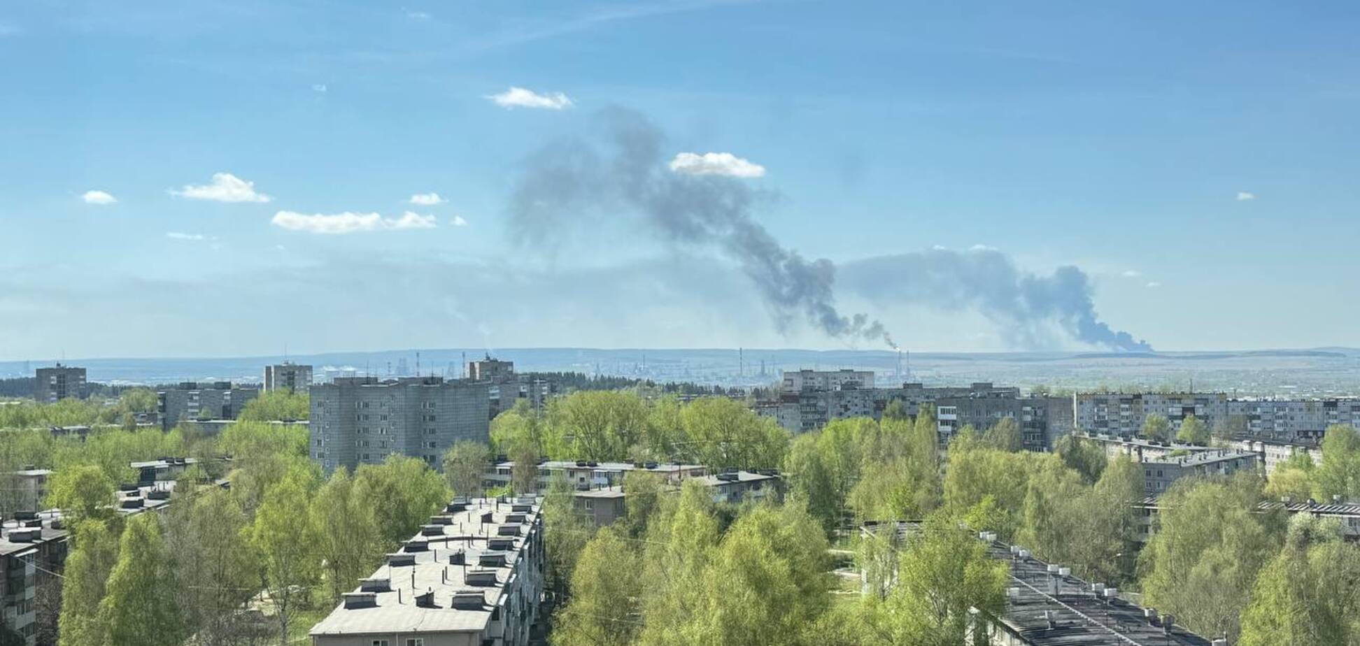 Фото до матеріалу: Українські безпілотники атакували ЛВДС в російській Пермі: вибухи, нафтові дощі та густий дим