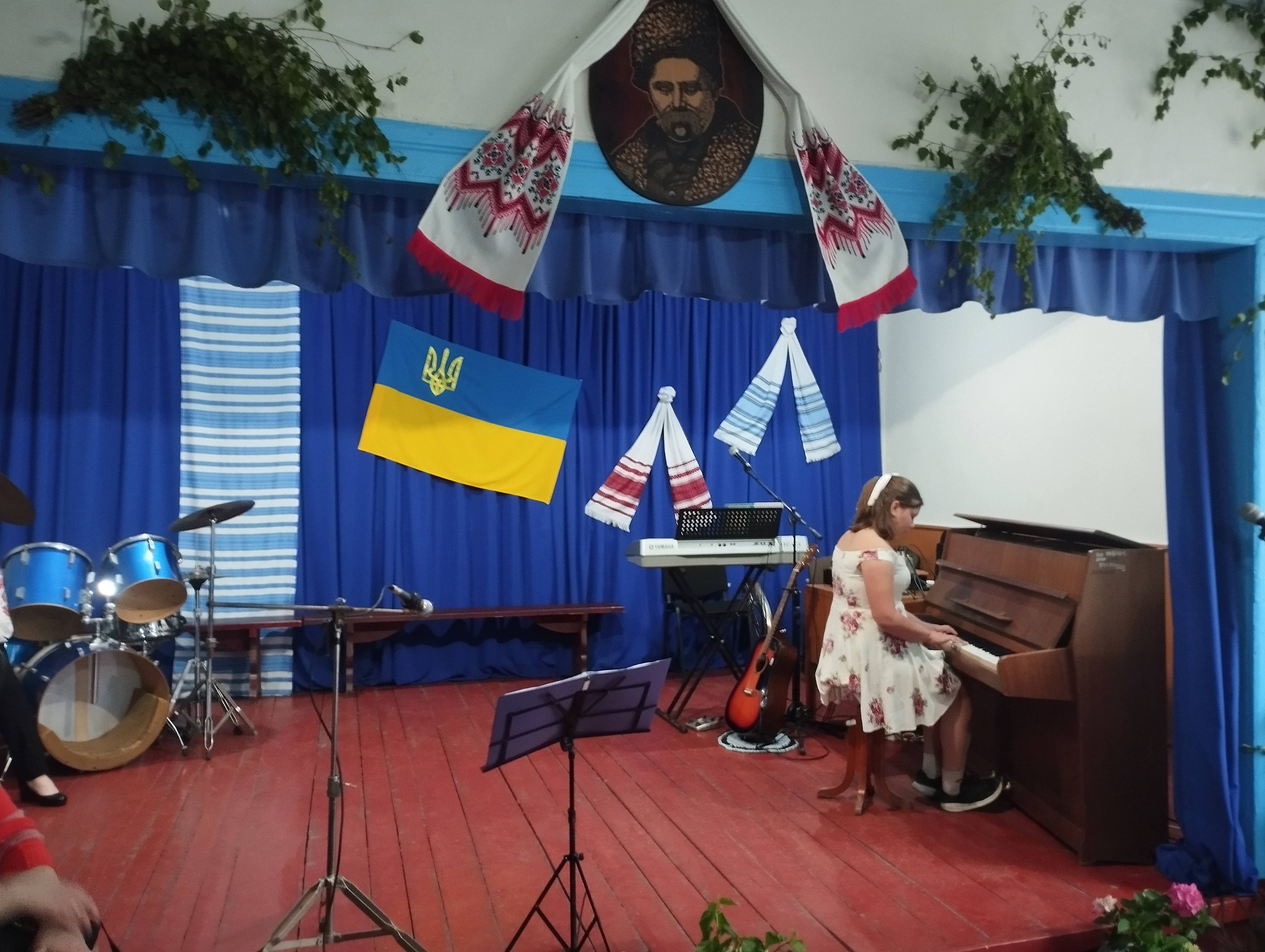 Фото до матеріалу: У Поворську відзначили День матері: концерт, нагороди та хвилину мовчання
