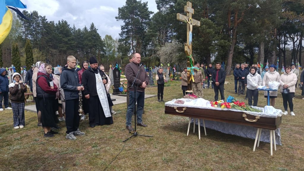 Фото до матеріалу: У селі Велика Ведмежка попрощалися із загиблим захисником Володимиром Павлюком