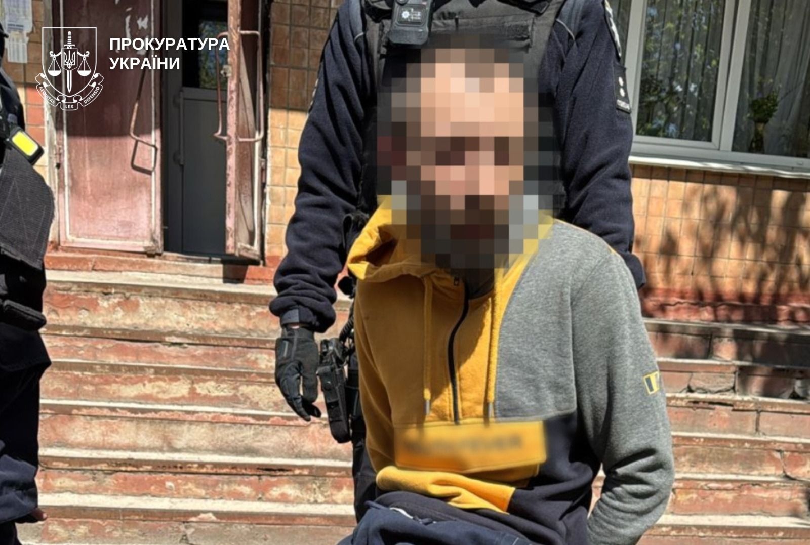 Фото до матеріалу: У Хмельницькому чоловік стріляв по службовому авто патрульної поліції - Незалежний громадський портал