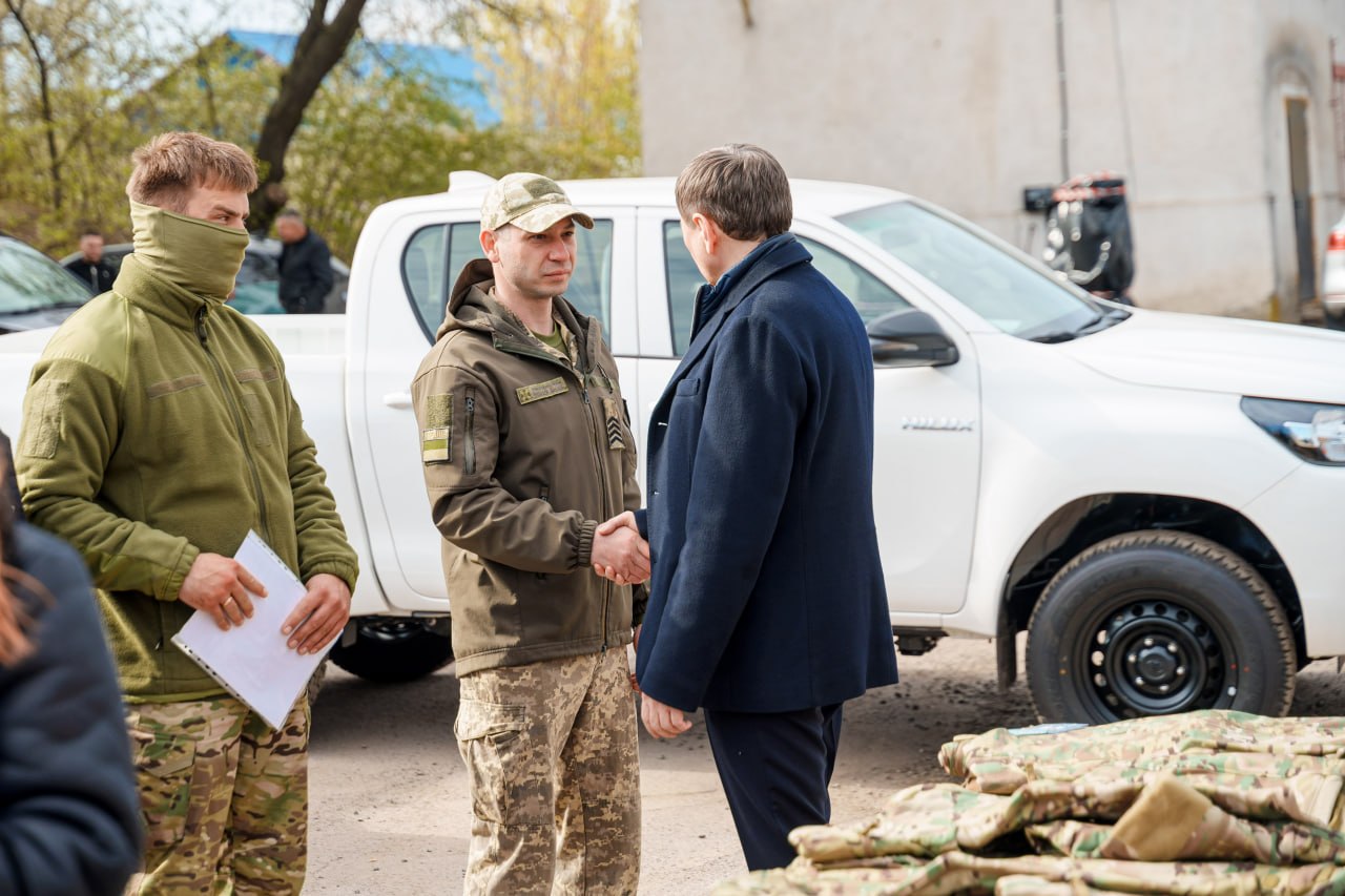 Фото до матеріалу: Команда Міжрегіонального гумштабу відправила нову партію допомоги нашим військовим