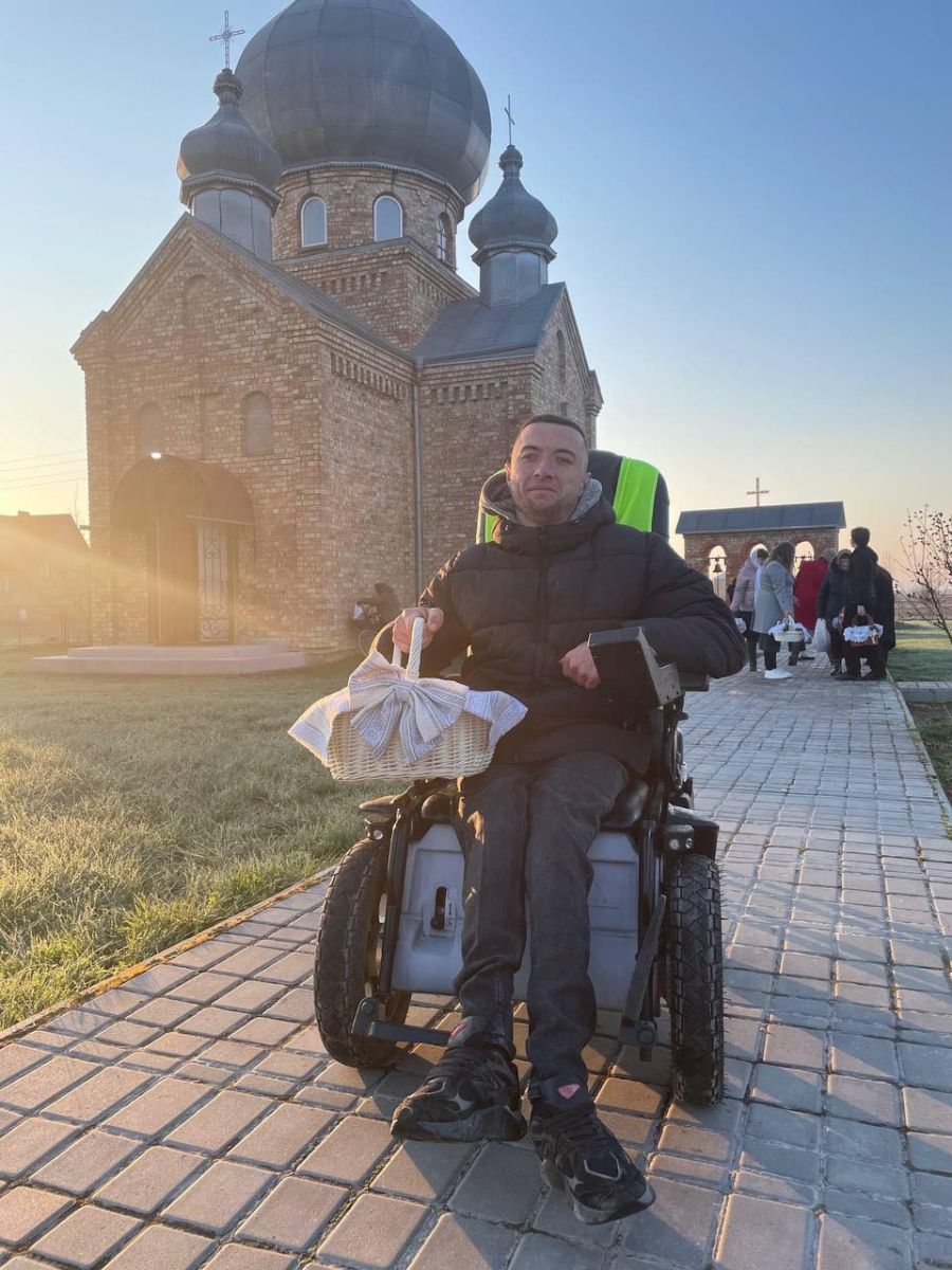 Фото до матеріалу: "Я міг би вбитися": житель Прикарпаття на візку випав у вибоїну та отримав травми :: ВІКНА – Новини Калуша та Прикарпаття