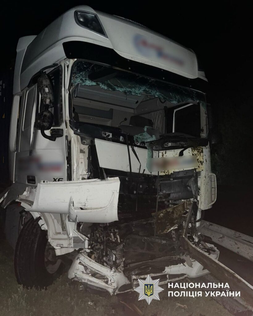 Фото до матеріалу: На Черкащині в ДТП загинув водій легковика, пасажирка госпіталізована