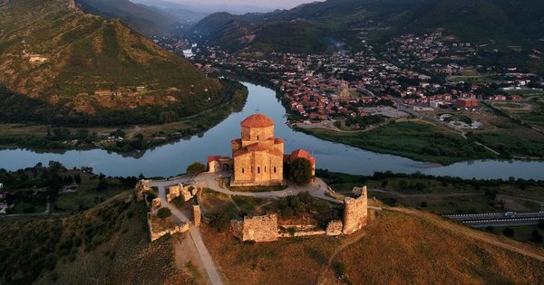 Фото до матеріалу: Смерть Патріарха Ілії II та історичний шлях Грузинської Церкви: від св. Ніни до сучасності