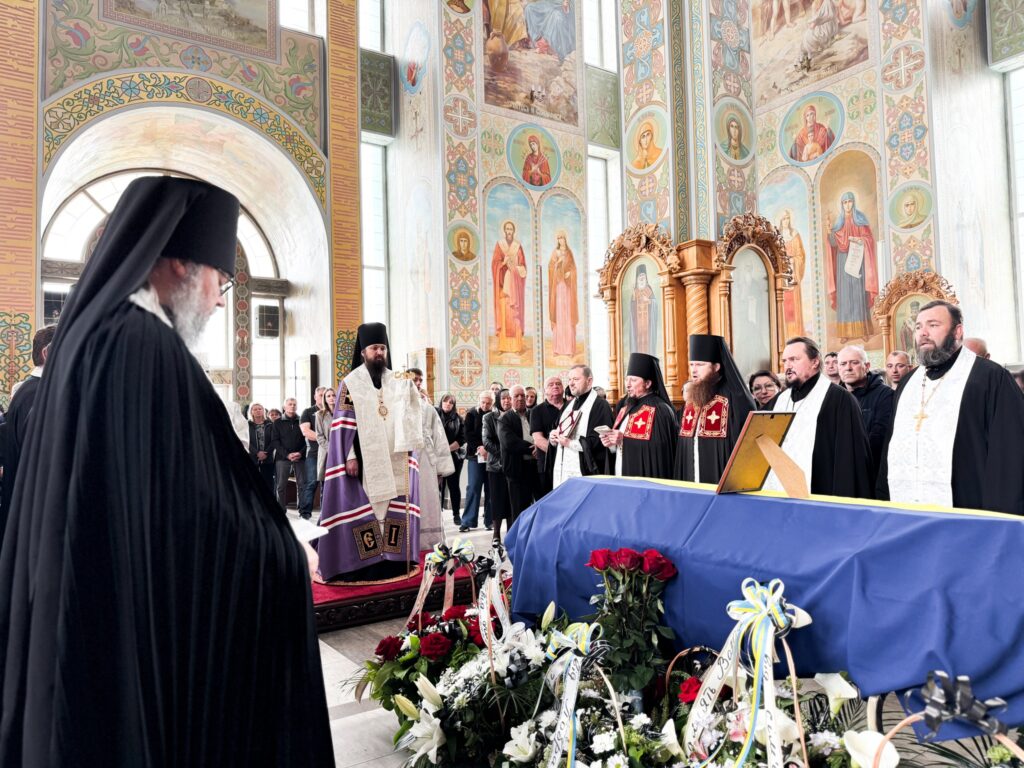 Фото до матеріалу: У Мукачеві попрощалися з Героєм України Володимиром Сурняком