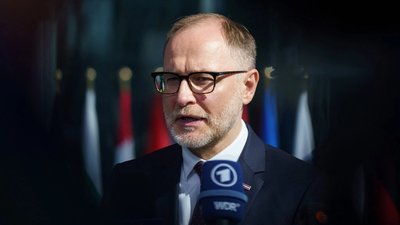 Фото до матеріалу: Правозахисники закликали Польщу не приймати рейси зі США з депортованими українцями