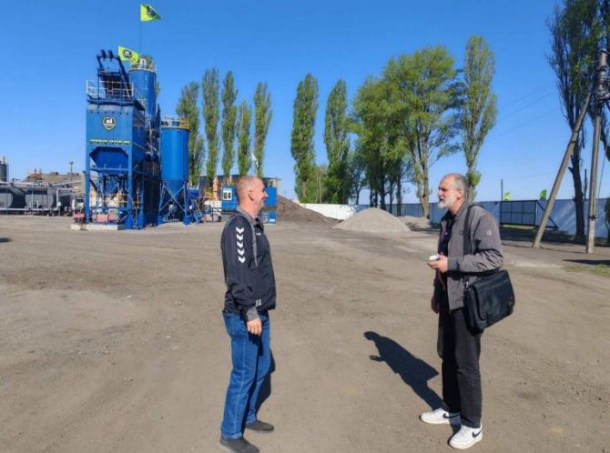 Фото до матеріалу: У Чорнобаї інспектори перевірили безпеку праці на асфальтобетонному заводі