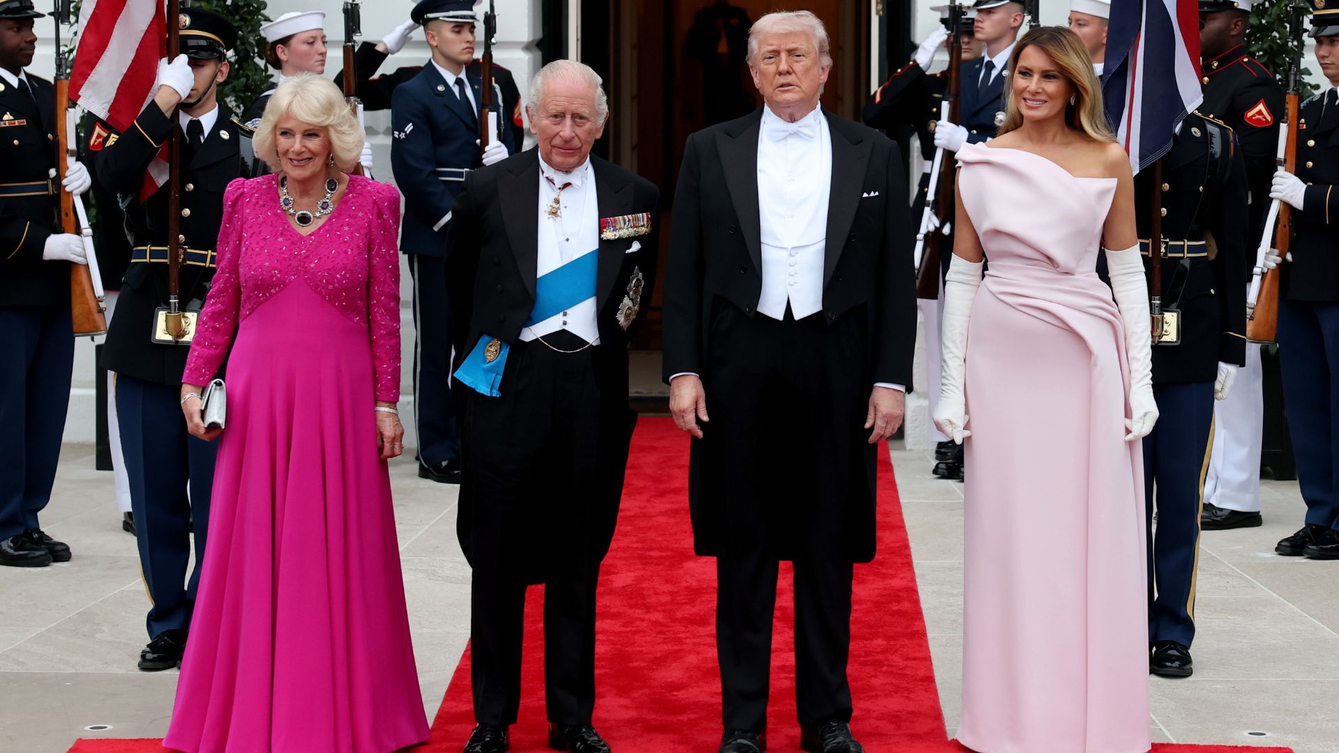 Фото до матеріалу: Рожеві сукні в Білому домі: як Камілла та Меланія Трамп вразили на державній вечері