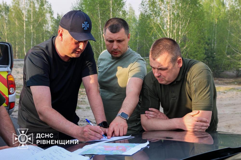 Фото до матеріалу: На Сарненщині ліквідують пожежу на площі 90 гектарів: загрози населенню немає