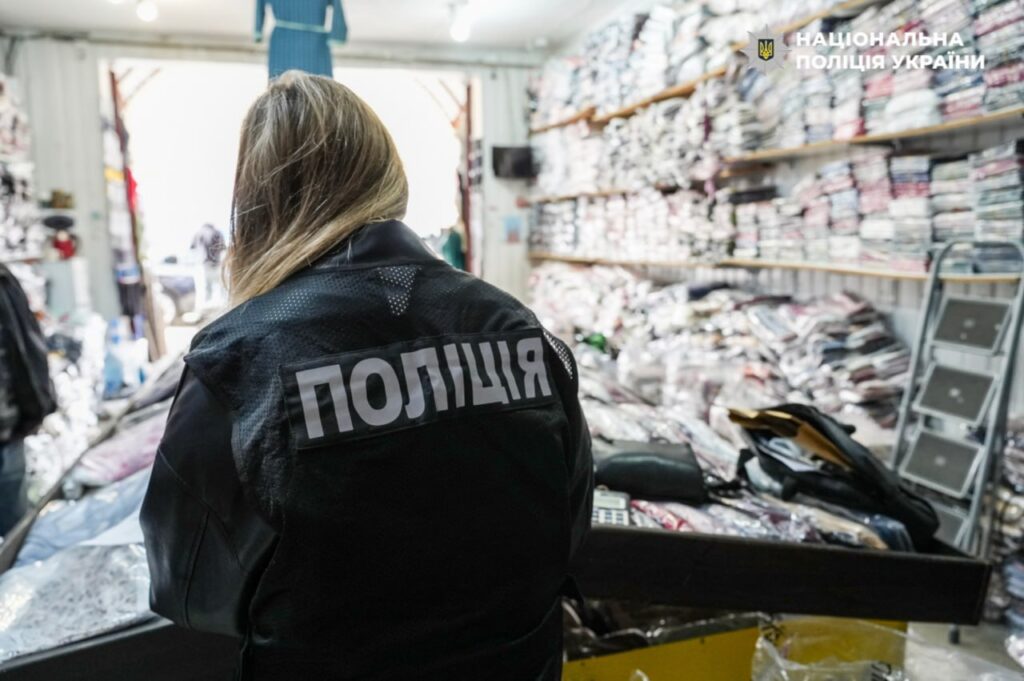 Фото до матеріалу: На 7 кілометрі продавали гуманітарку з Туреччини – на постраждалих від війни “наварили” 44 млн.грн. (ФОТО, ВІДЕО)