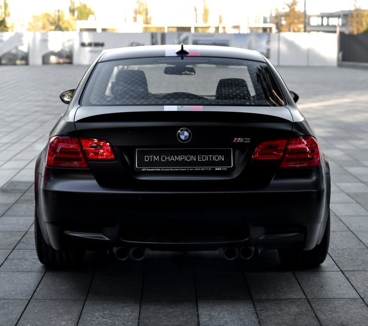Фото до матеріалу: У Києві з'явився рідкісний 14-річний спорткар BMW M3 DTM Champion Edition