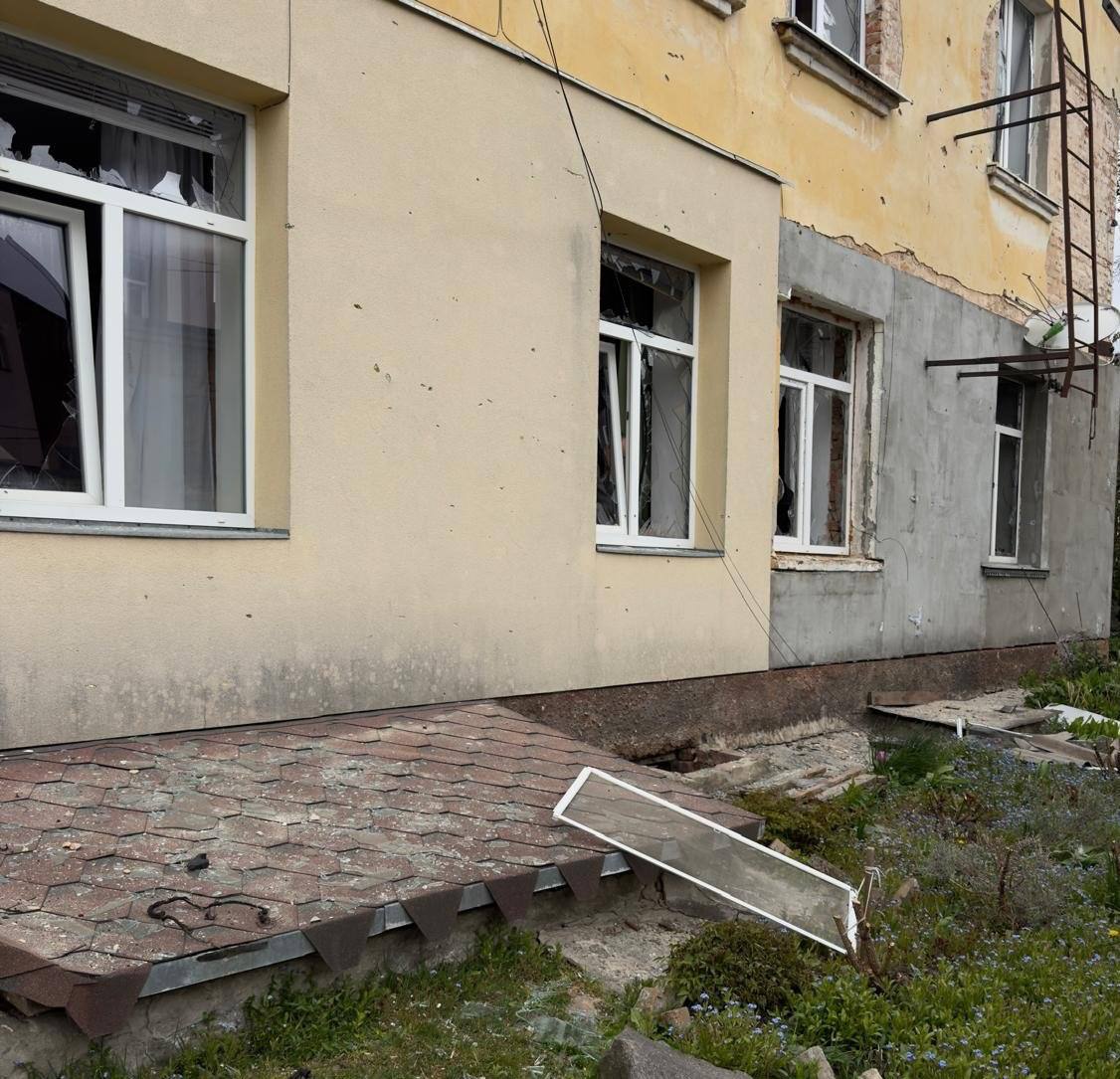 Фото до матеріалу: Російська атака на Рівненщині: пошкоджено будинки в Дубно, є поранені