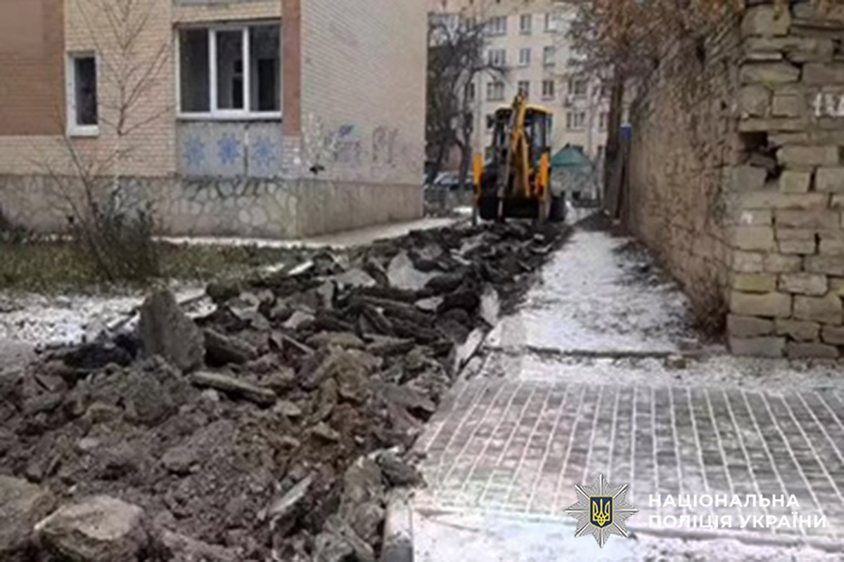 Фото до матеріалу: У Кам'янці-Подільському викрили схему розтрати 2,8 млн грн на ремонті тротуарів