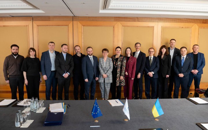 Фото до матеріалу: Україна підписала із ЄБРР Меморандум про залучення гранту на 54 млн євро для Укрзалізниці