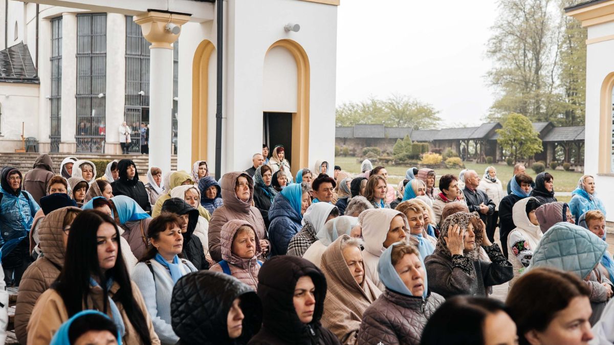 Фото до матеріалу: Сотні матерів зібралися на Ясній Горі у Гошеві на XIX з'їзд спільнот «Матері в молитві»
