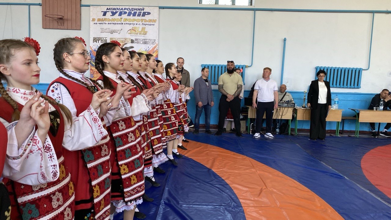 Фото до матеріалу: Міжнародний турнір з вільної боротьби пройшов у Городньому: нагороди та велосипеди для юних спортсменів