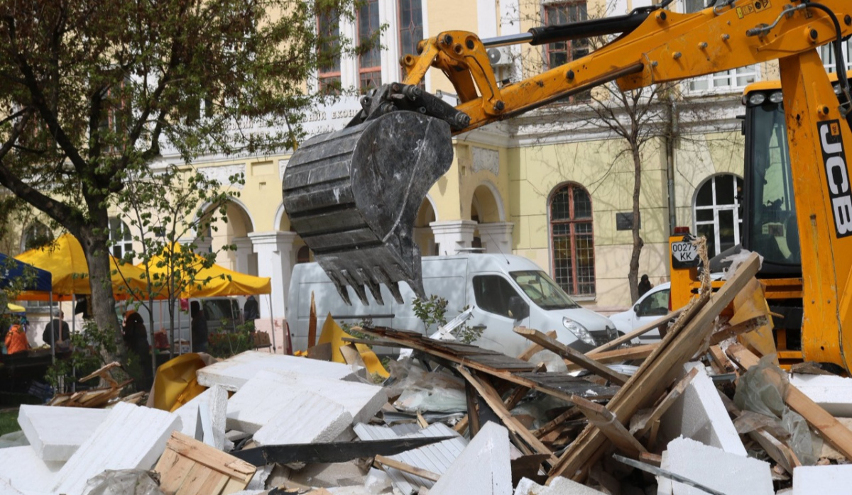 Фото до матеріалу: У Києві за тиждень демонтували понад 60 МАФів: де найбільше прибрали незаконні споруди