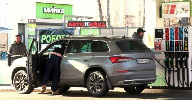 Фото до матеріалу: Ціни на пальне в Києві різко падуть: експерт назвав нову вартість бензину та дизелю