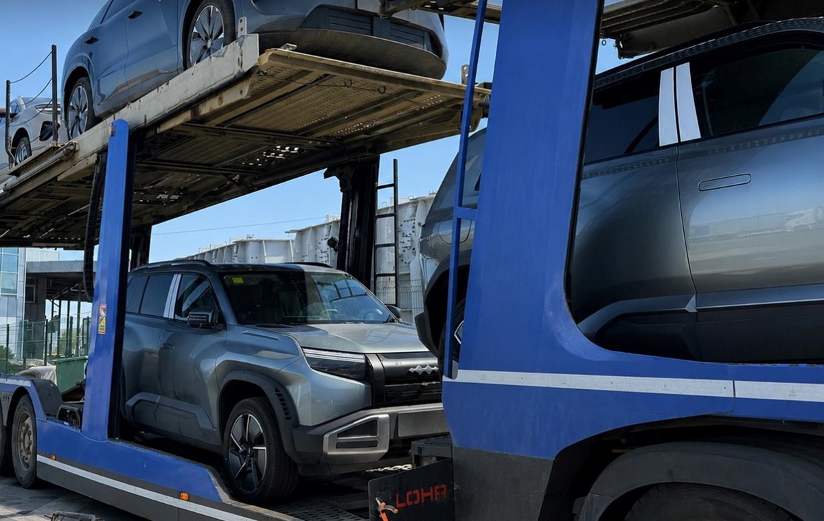 Фото до матеріалу: БЕБ зупинила контрабанду електрокарів на буковинському кордоні з Румунією