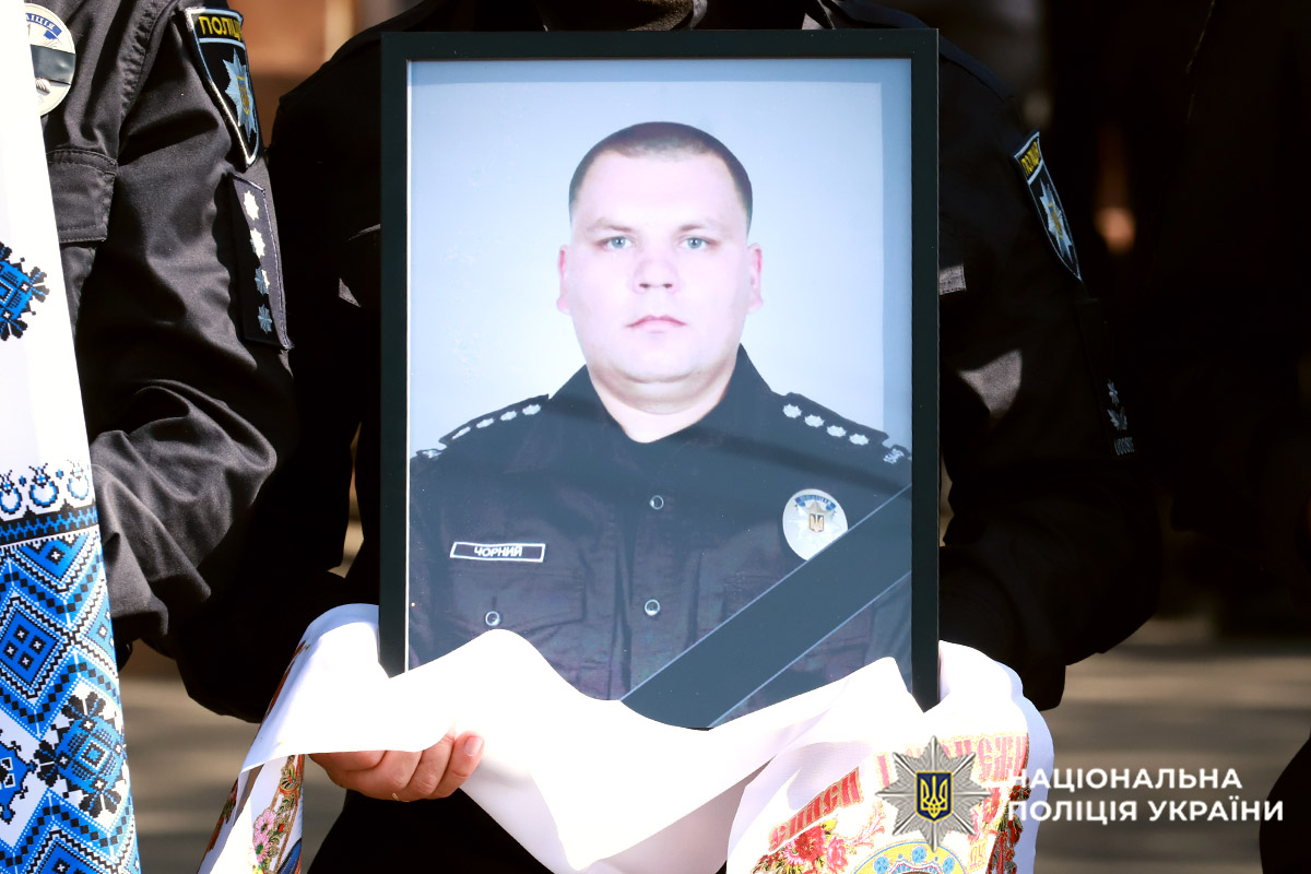 Фото до матеріалу: Поблизу Києва бойова частина влучила в квартиру і не розірвалася: фото з місця