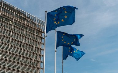 Фото до матеріалу: ЄС хоче вимагати від України податок на великі компанії перед виплатою 90 млрд євро