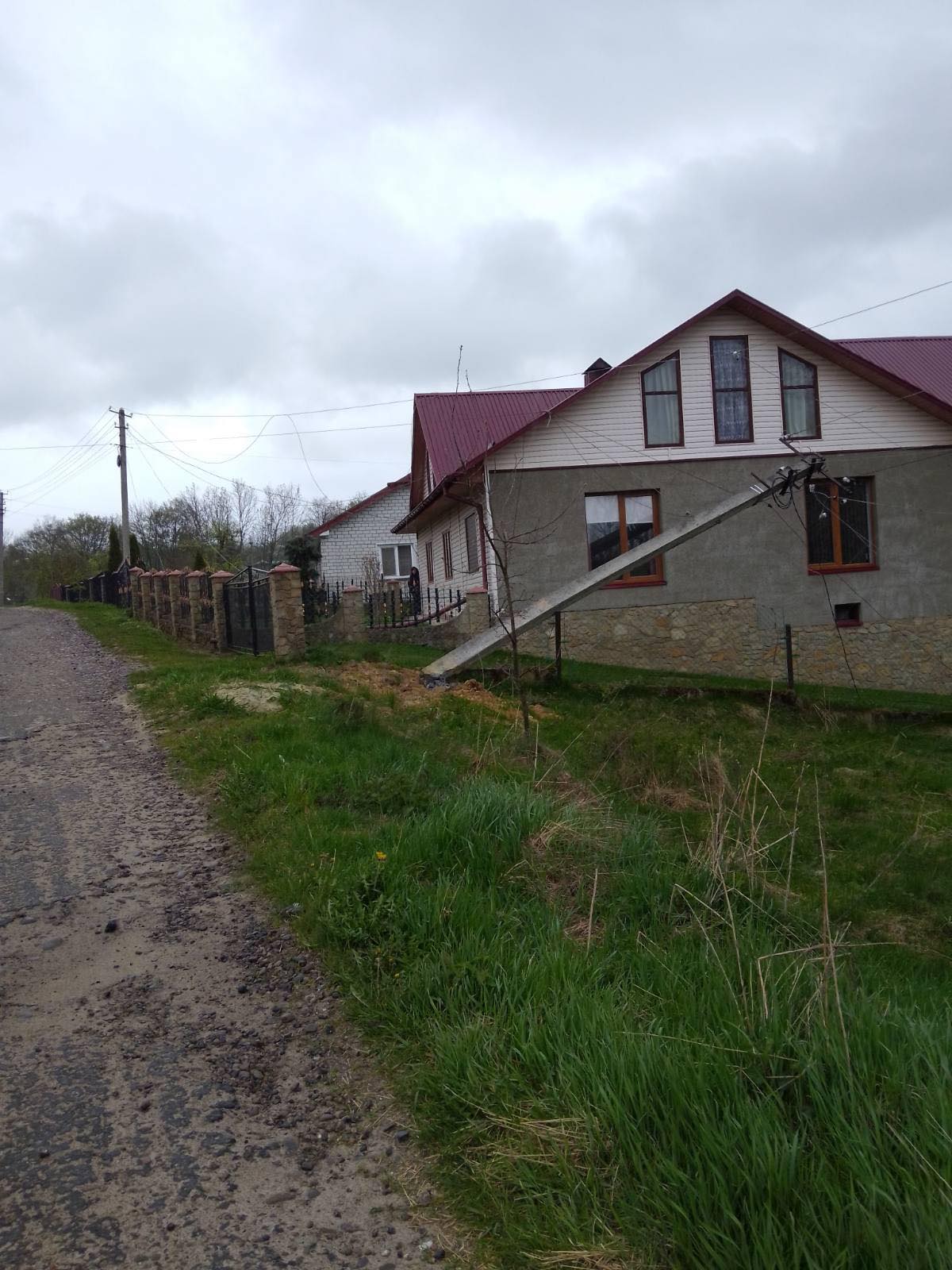 Фото до матеріалу: На Прикарпатті через сильний вітер зафіксовано чисельні аварійні вимкнення, – Прикарпаттяобленерго