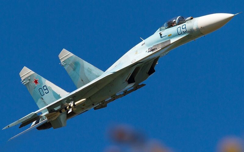 Фото до матеріалу: Українські БпЛА уразили винищувачі Су-57 і Су-34 на Уралі