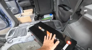 Фото до матеріалу: Позашляховик Honda Element перетворили на компактний кемпер з наметом на даху