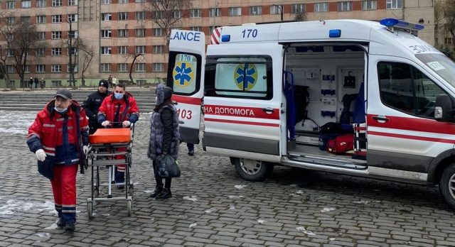 Фото до матеріалу: Поліцейський гелікоптер доставив підлітка з важкою травмою живота до Львова