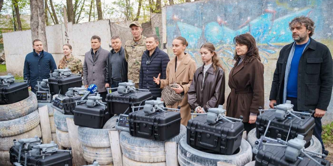 Фото до матеріалу: Вінниця відправляє нову партію дронів до Сходу: школярі зібрали кошти на FPV-бійці